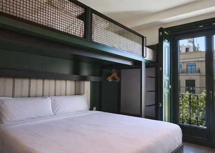 Latroupe PradoHostel